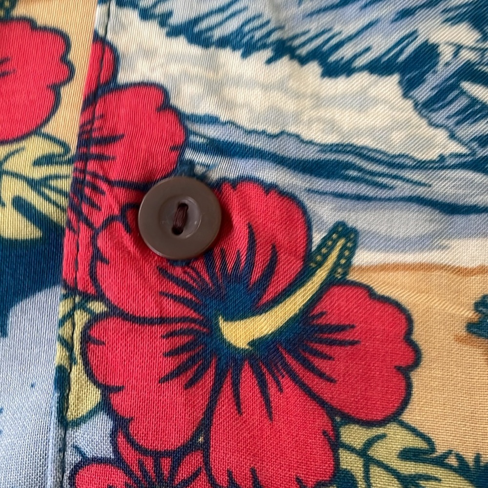 ♥️Disney Parks♥️ Men’s Hawaiian shirt size (XL) - Picture 10 of 13